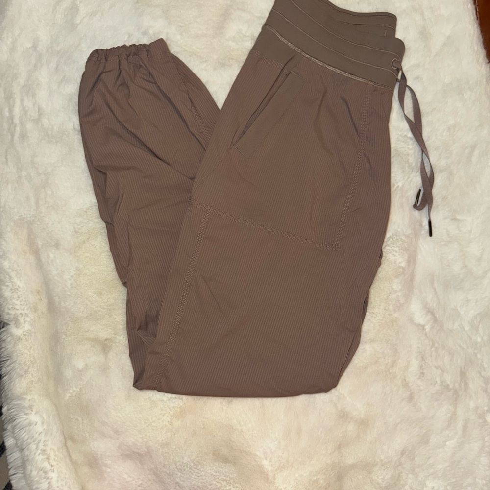 lululemon athletica Women’s Dance Pants [size 8] MINT condition - Picture 5 of 7